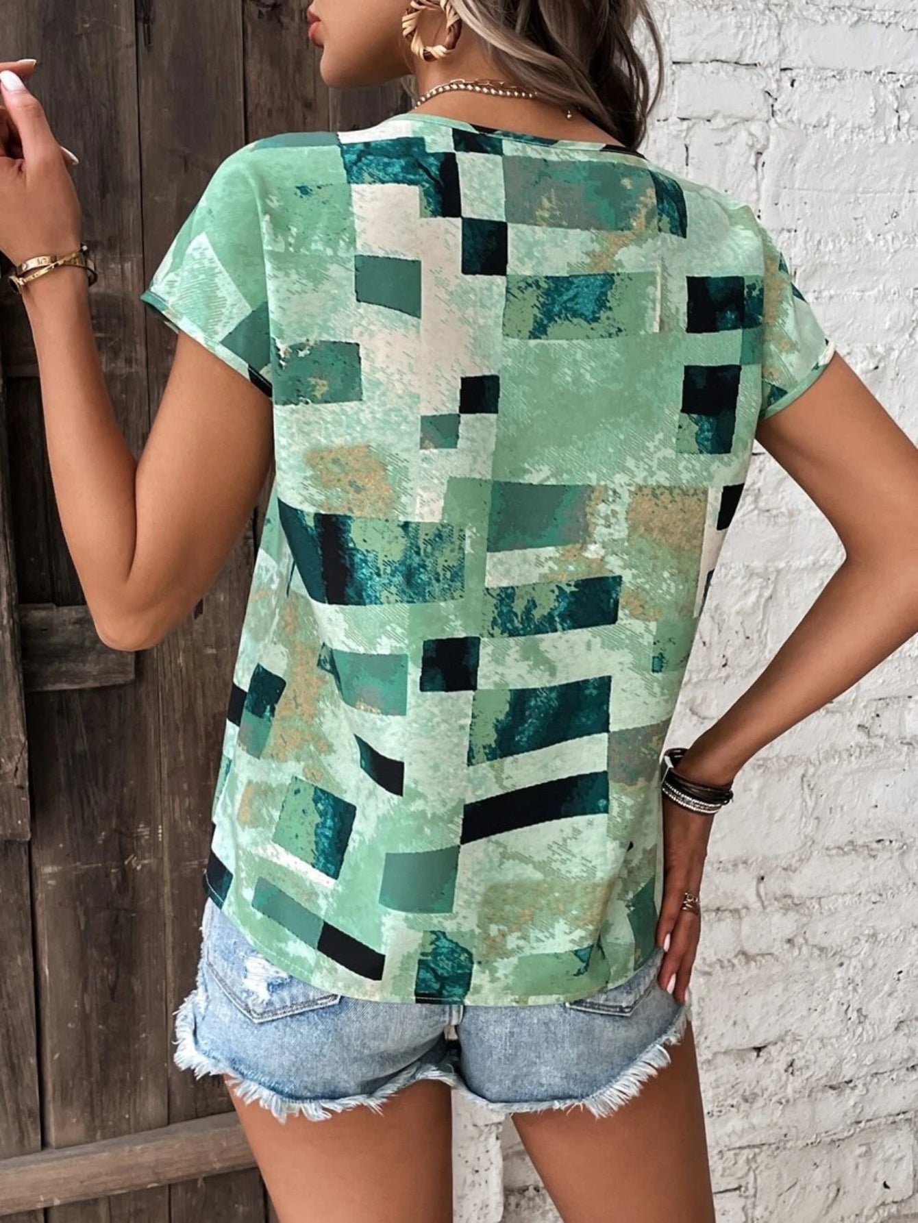Stylish Geometric Print Blouse - Comfortable Crew Neck Short Sleeve Top