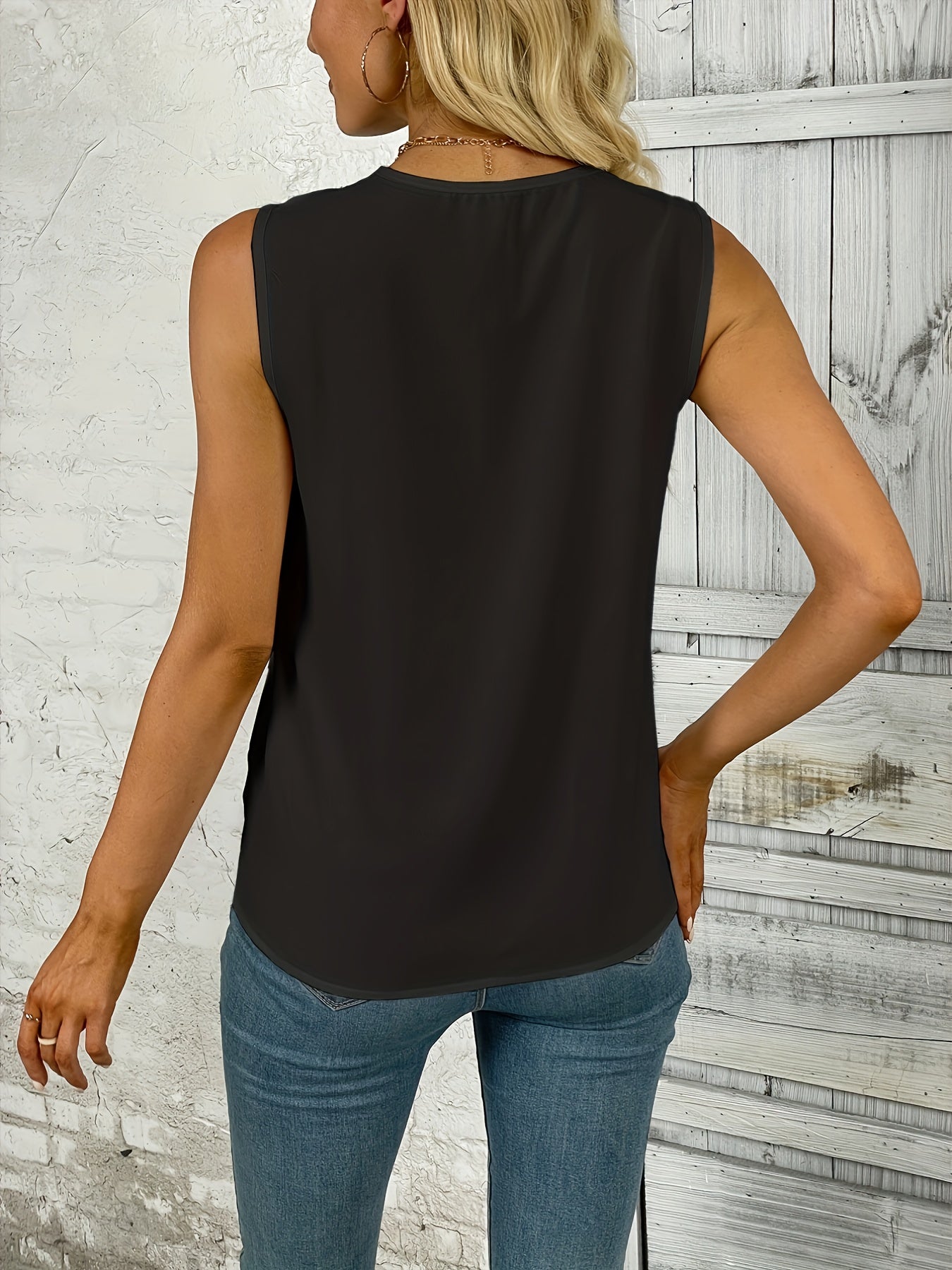 Women's Ruched V-Neck Sleeveless Blouse - Versatile and Casual Top for Any Occasion
