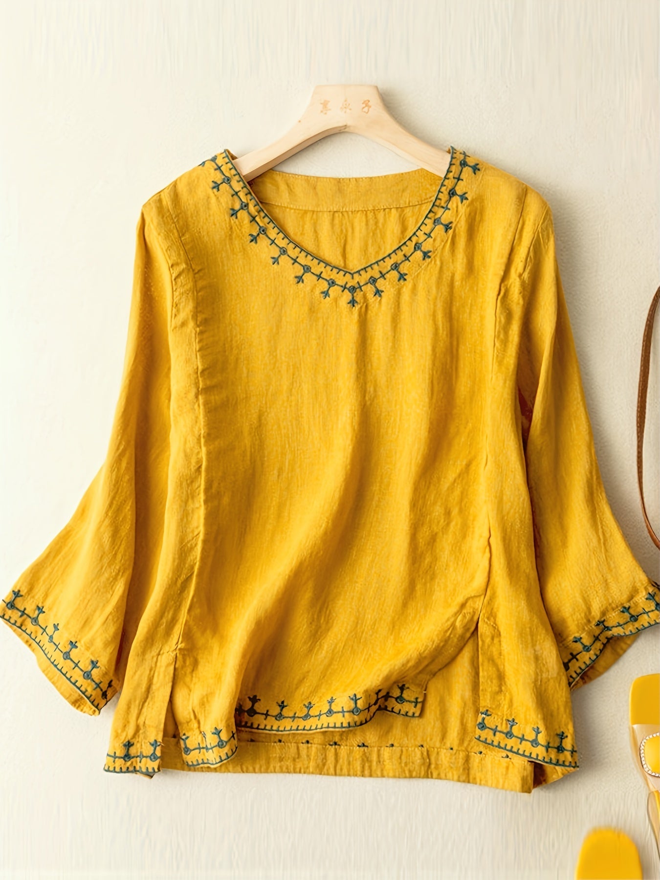 Embroidered V-neck Blouse, Casual 3/4 Sleeve Blouse