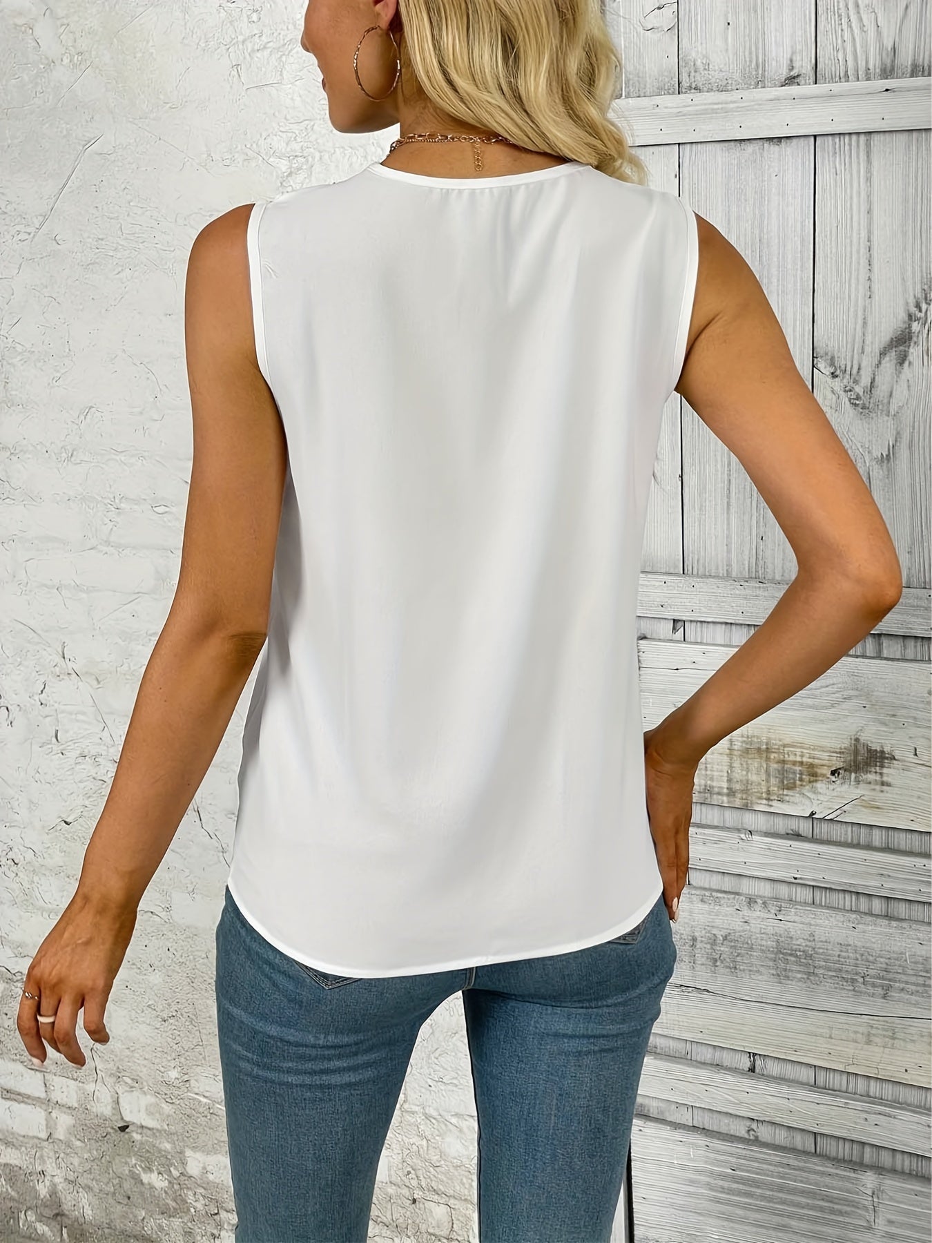 Women's Ruched V-Neck Sleeveless Blouse - Versatile and Casual Top for Any Occasion
