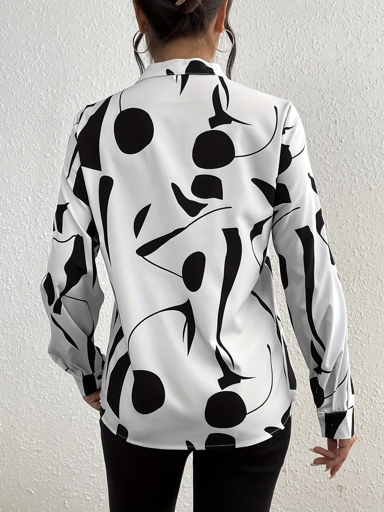 Long Sleeve Geometric Print Blouse - Elegant Notched Neck, Relaxed Fit