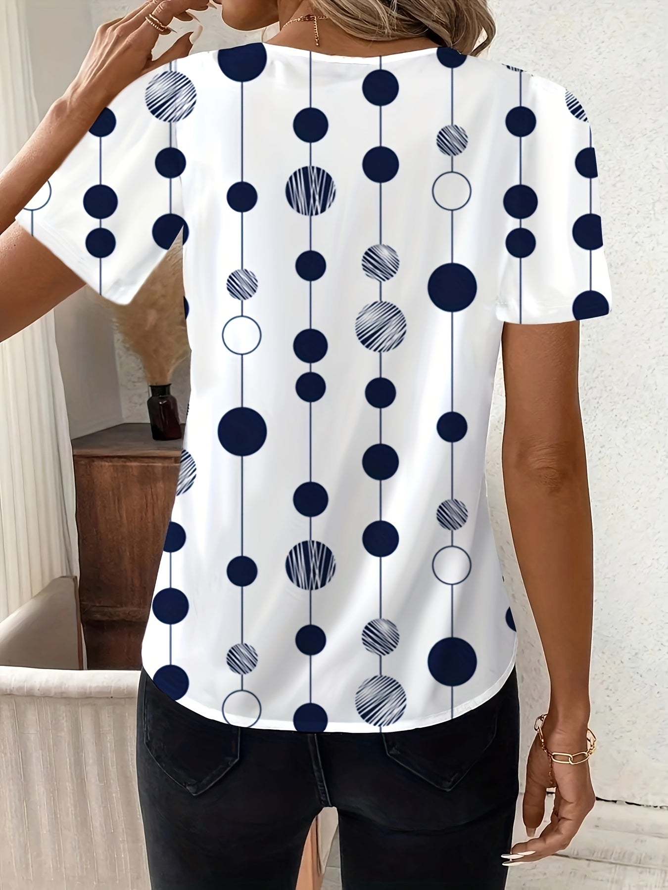 Geometric Flower Pattern Chest Pleats and V-Neck Short Sleeves Shirt