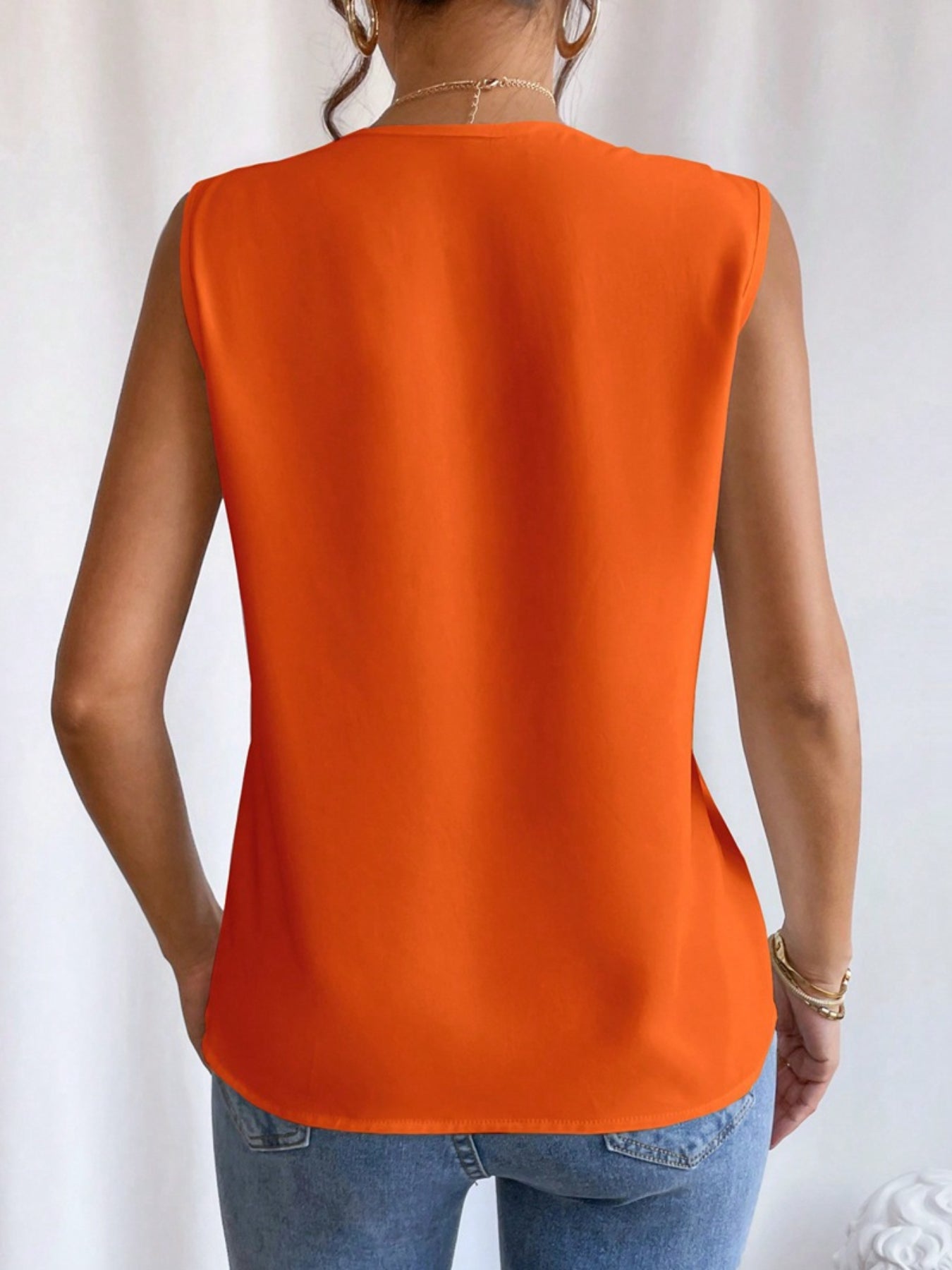 Women's Ruched V-Neck Sleeveless Blouse - Versatile and Casual Top for Any Occasion