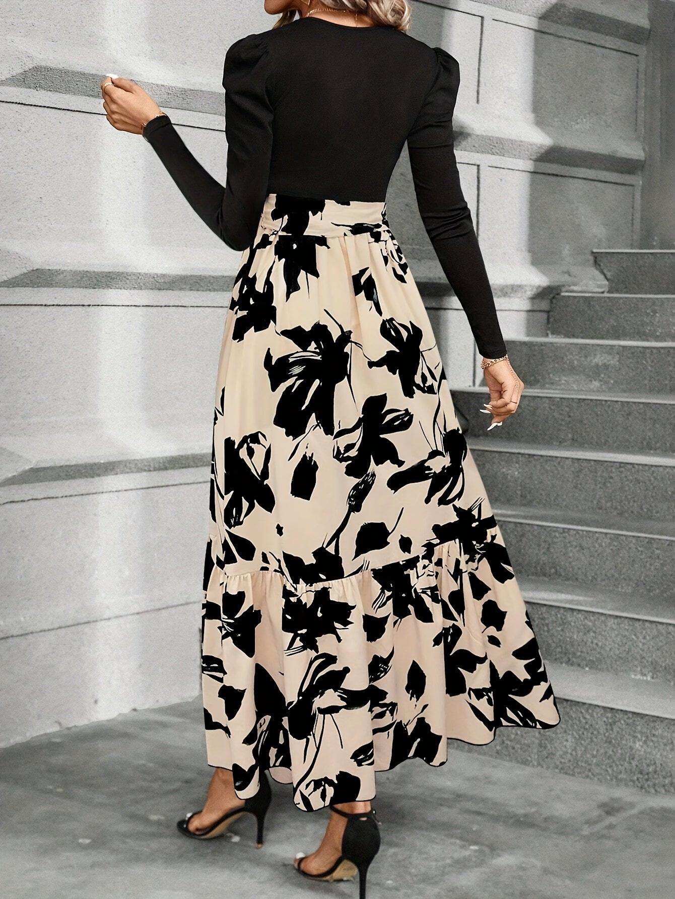 Elegant Floral Print Tie