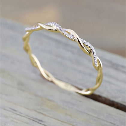 Free Gift legant Twisted Design Rhinestone-Encrusted Zinc Alloy Ring for Women, Perfect for Engagement, Banquets, Weddings, and Campus Events, All-Season Gift for Girlfriend