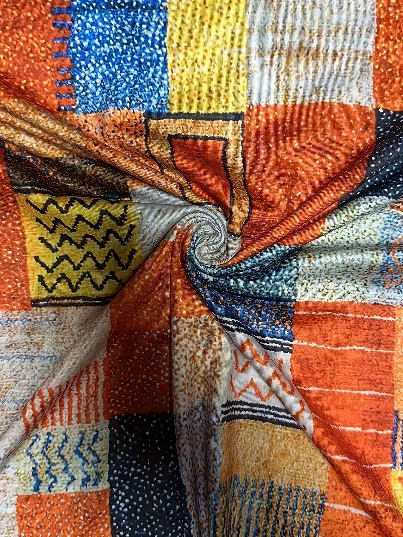 Colorblock Geometric Print T-shirt with Medium Stretch and Flattering V-Neck