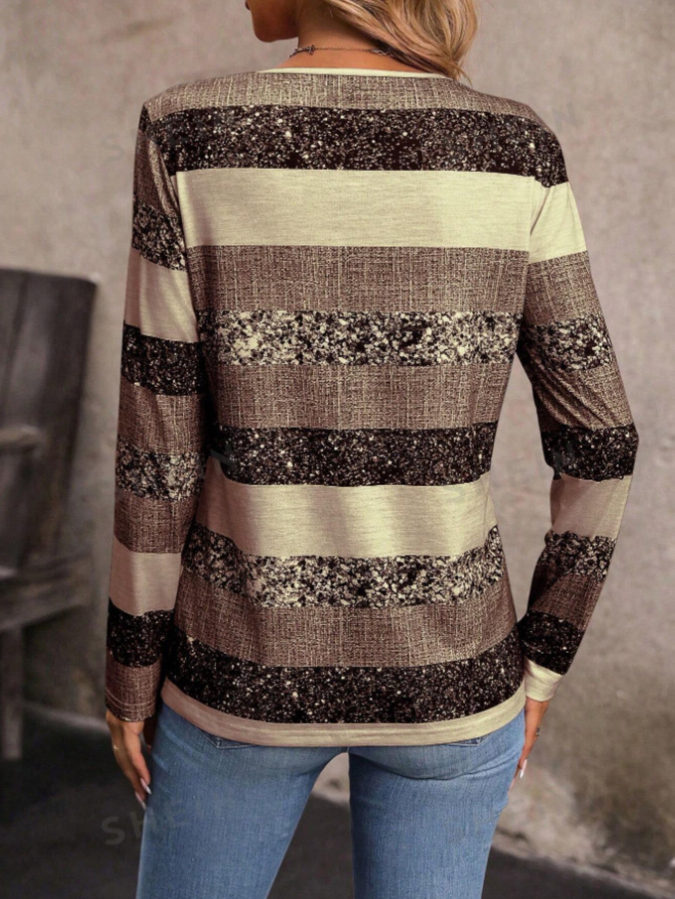 Elegant V-Neck Long Sleeve T-Shirt for Women - Chic Geometric Pattern