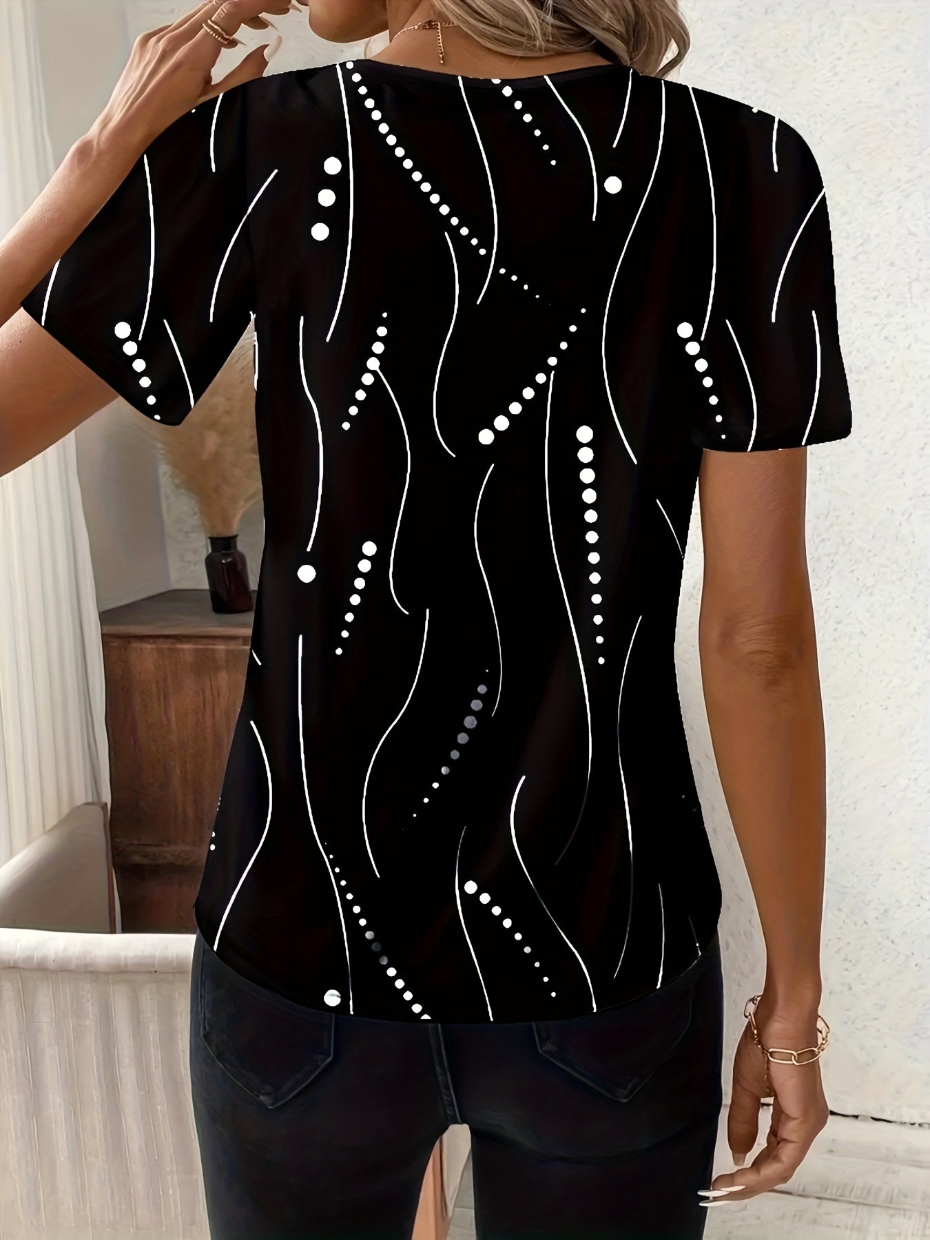 Geometric Flower Pattern Chest Pleats and V-Neck Short Sleeves Shirt