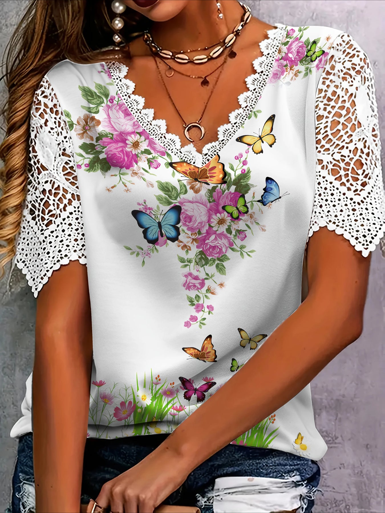 Fashionable Short Sleeve Elegant Lace Trim V-Neck T-Shirt