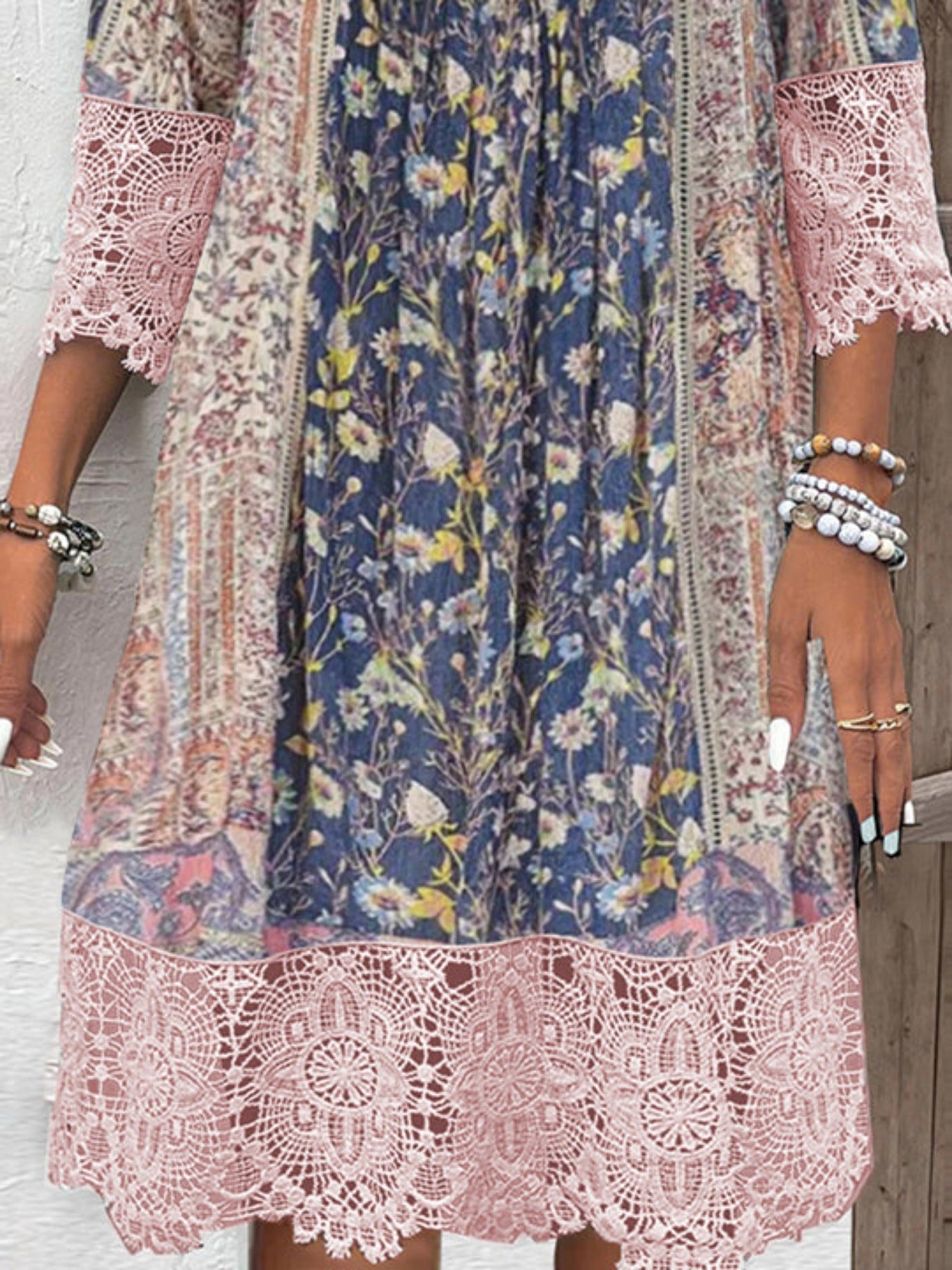 3/4 Sleeve V-neck Graphic Lace Midi Dress
