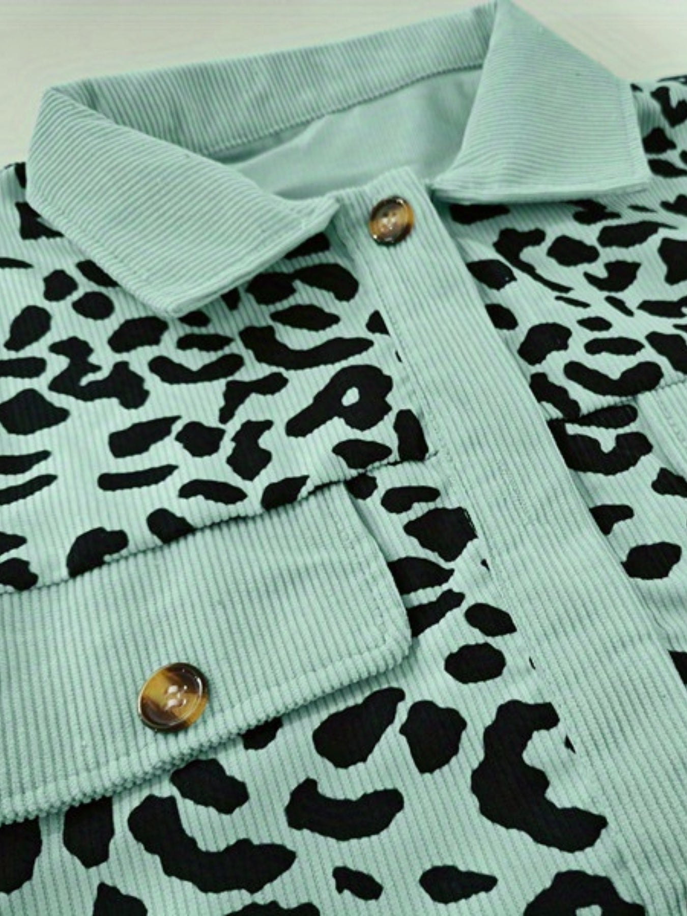 Women's Leopard Print Shacket Jacket - Stylish and Comfortable Outerwear
