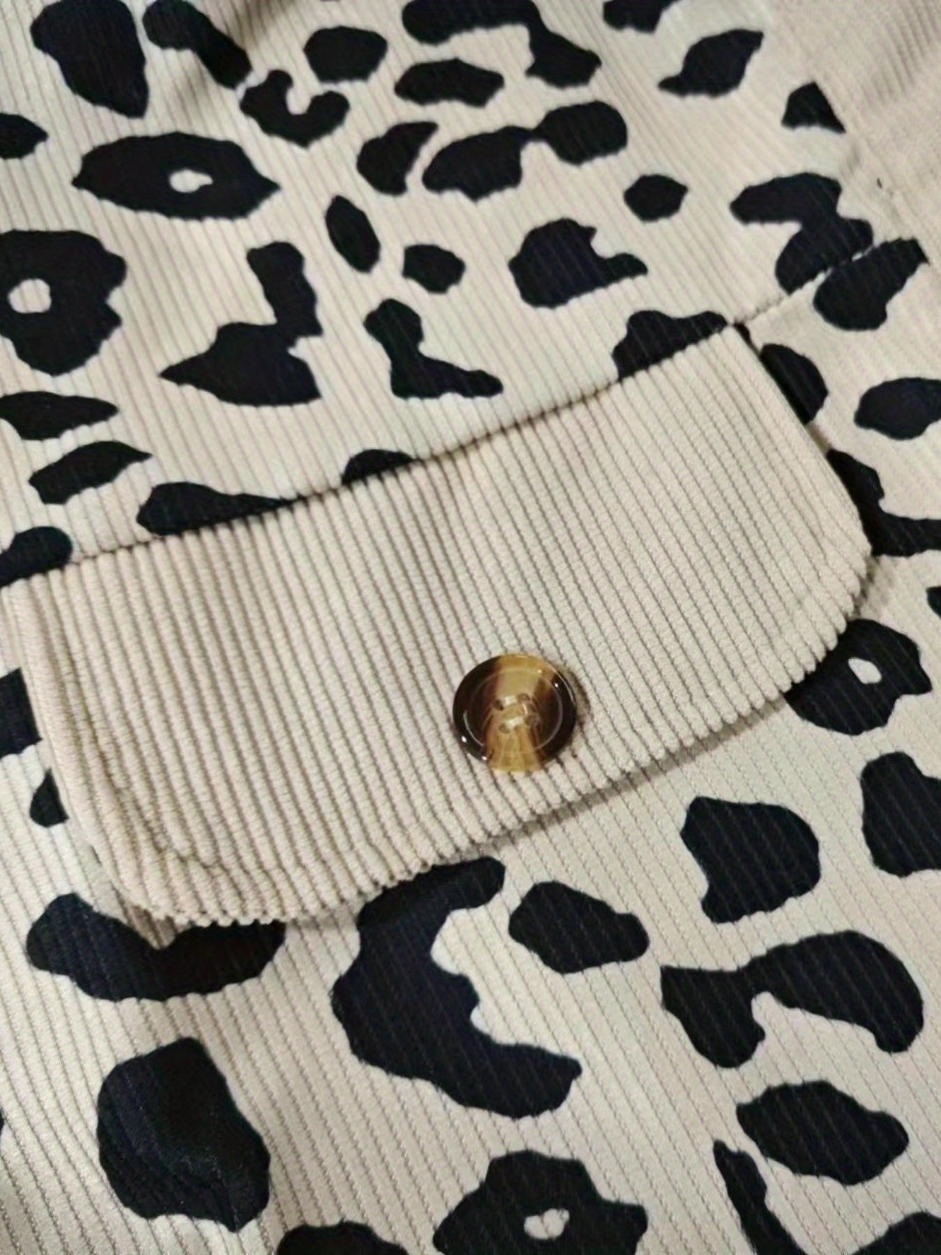 Women's Leopard Print Shacket Jacket - Stylish and Comfortable Outerwear