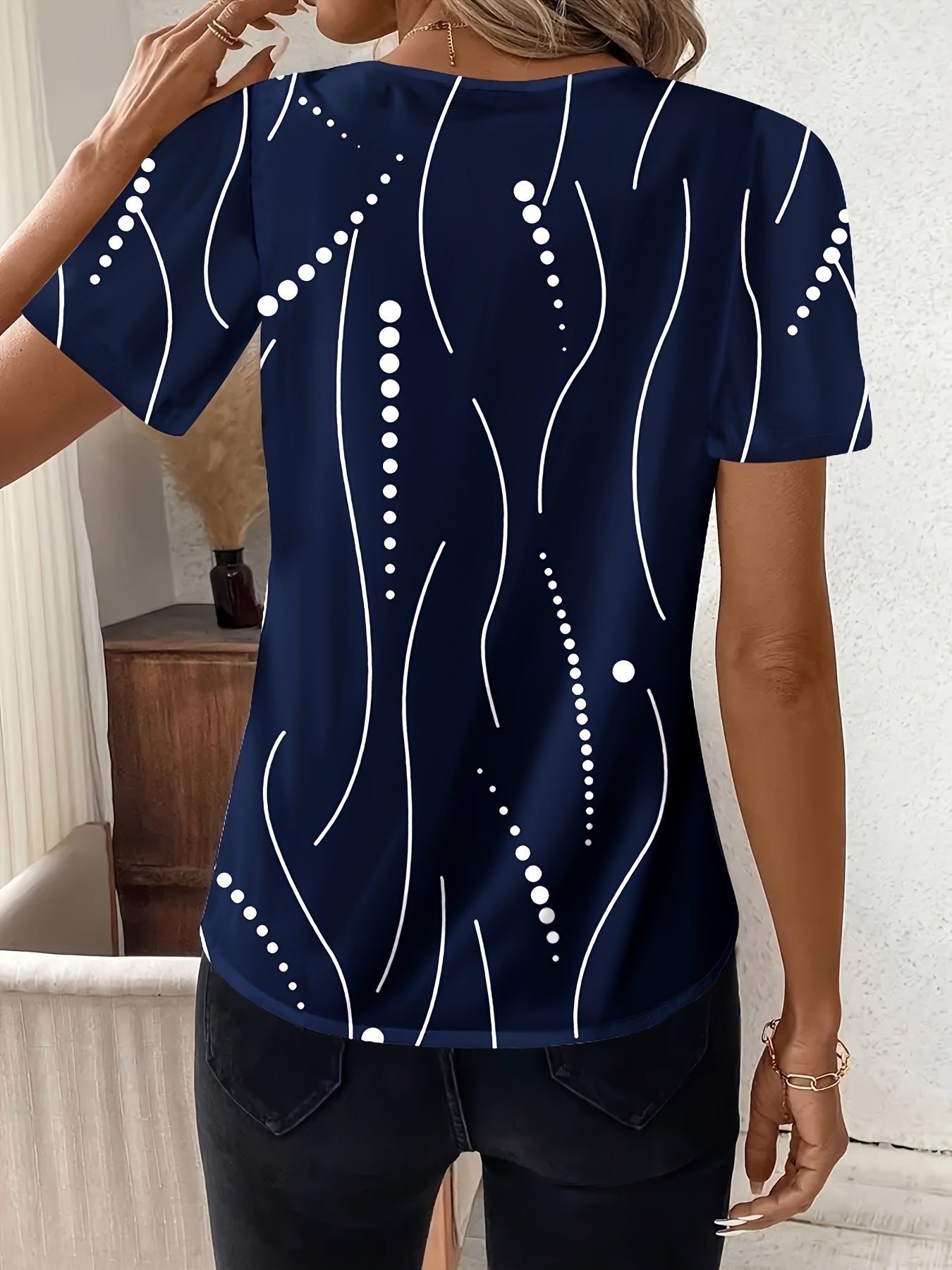 Geometric Flower Pattern Chest Pleats and V-Neck Short Sleeves Shirt