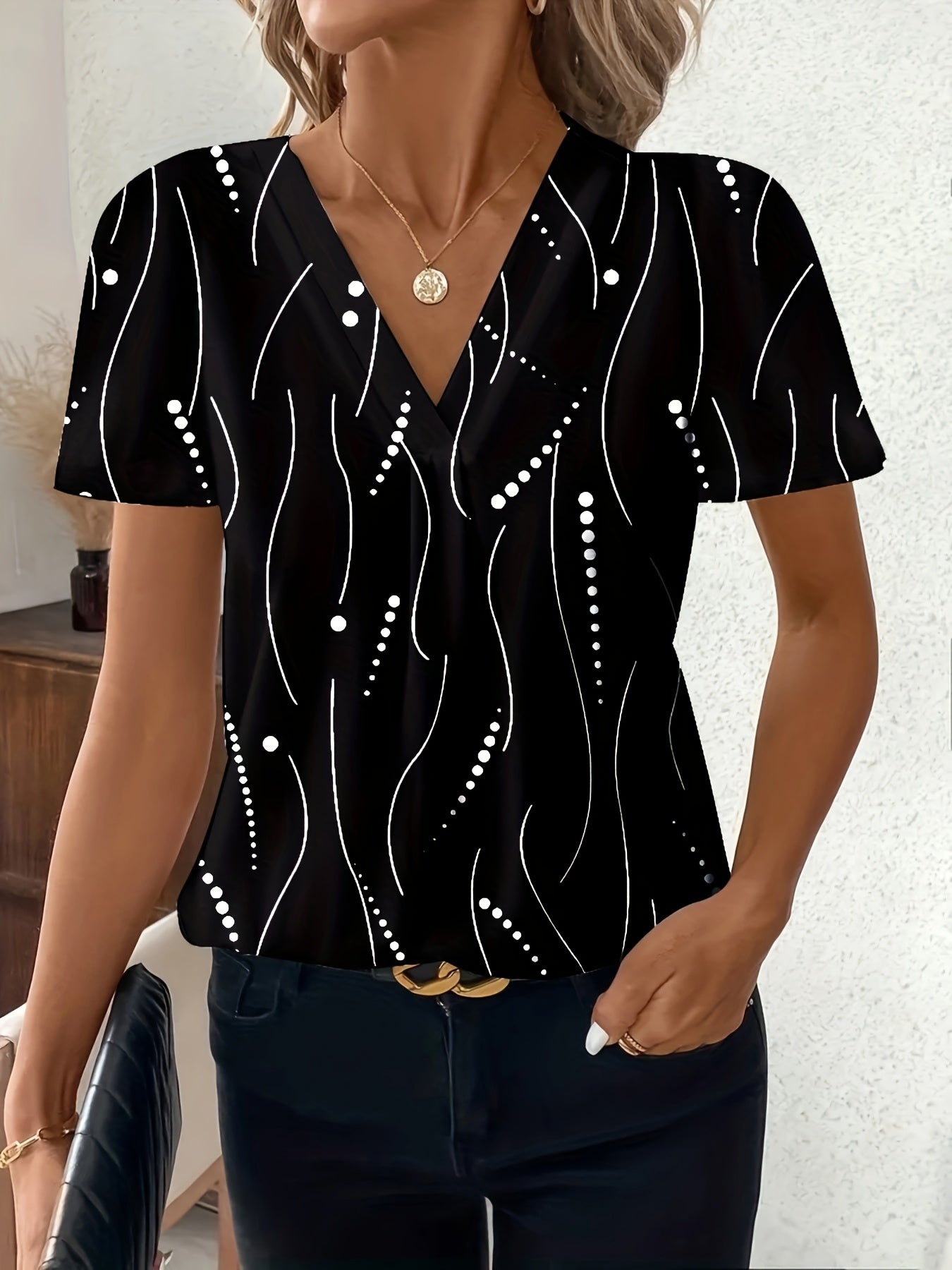 Geometric Flower Pattern Chest Pleats and V-Neck Short Sleeves Shirt