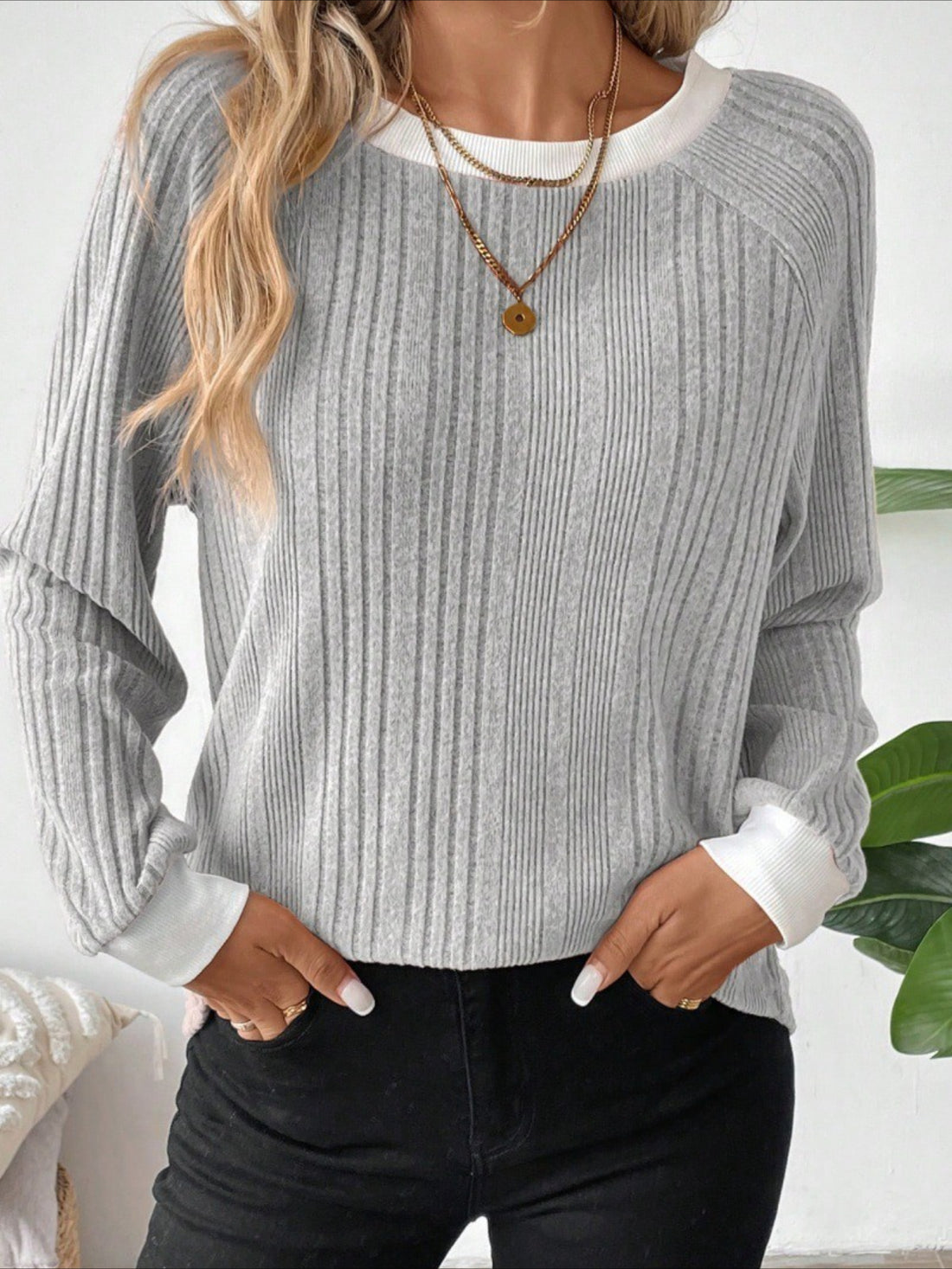 Long Sleeve Pullover with Elegant Contrast Collar Top