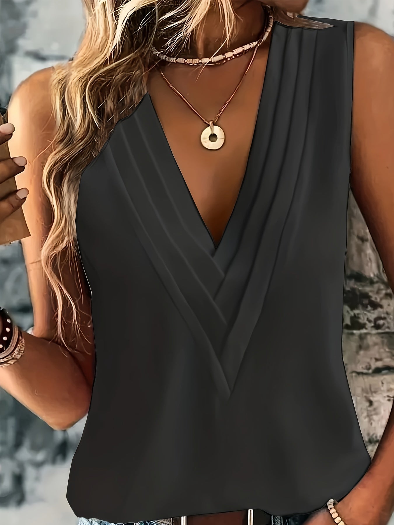 Women's Ruched V-Neck Sleeveless Blouse - Versatile and Casual Top for Any Occasion