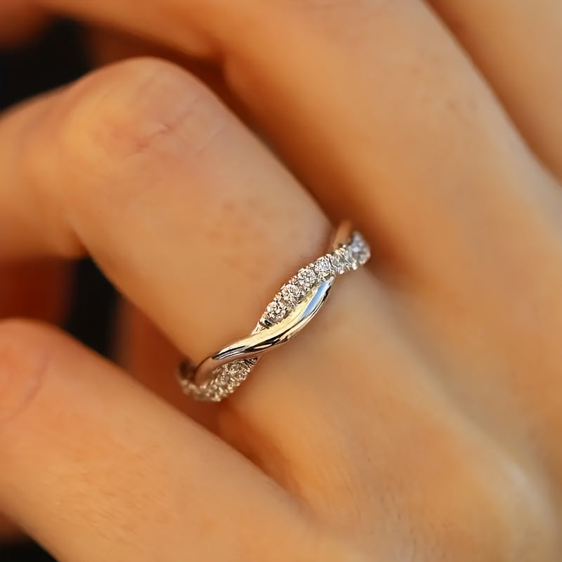 Elegant Twisted Design Rhinestone-Encrusted Zinc Alloy Ring for Women, Perfect for Engagement, Banquets, Weddings, and Campus Events, All-Season Gift for Girlfriend