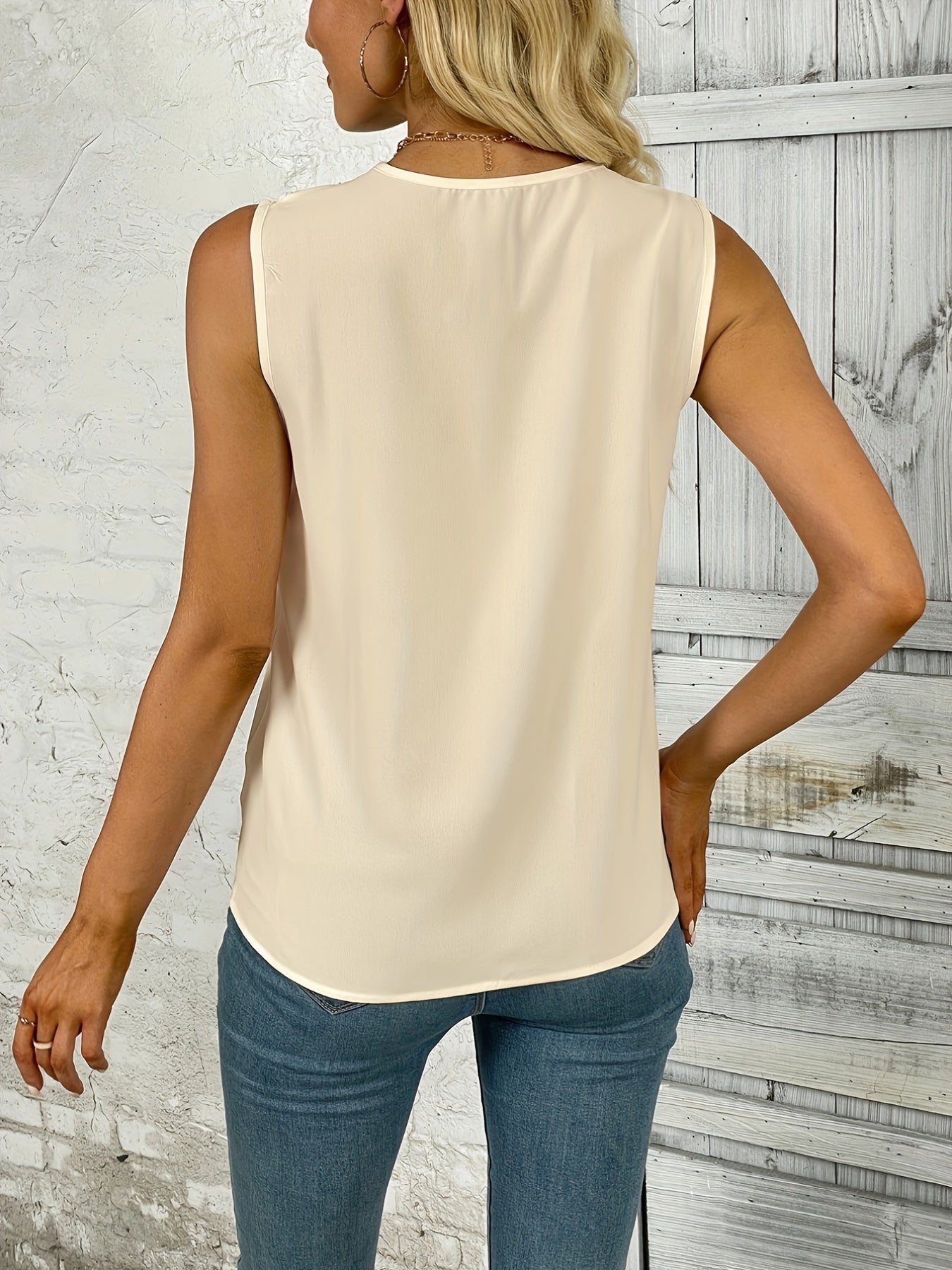 Women's Ruched V-Neck Sleeveless Blouse - Versatile and Casual Top for Any Occasion