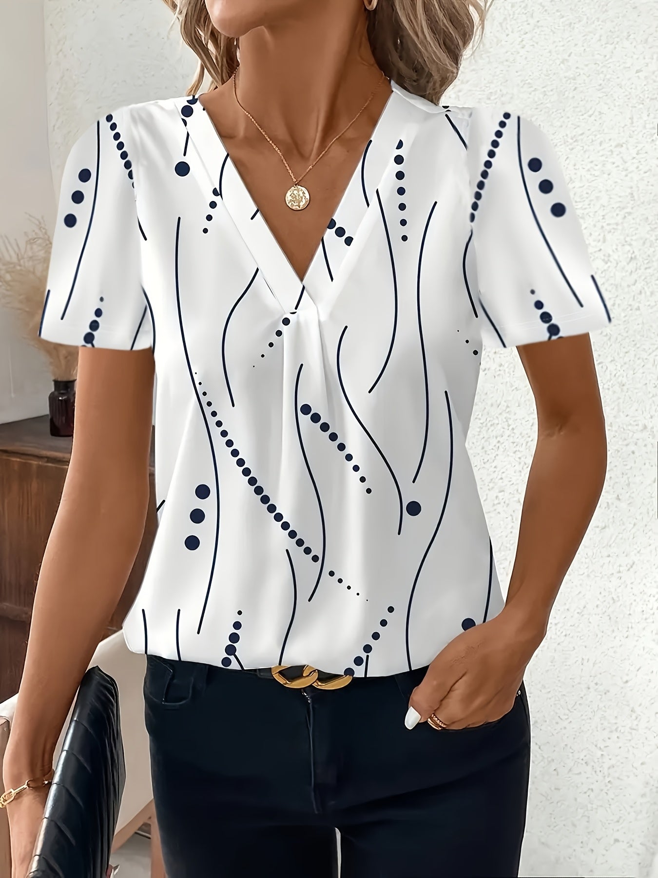 Geometric Flower Pattern Chest Pleats and V-Neck Short Sleeves Shirt