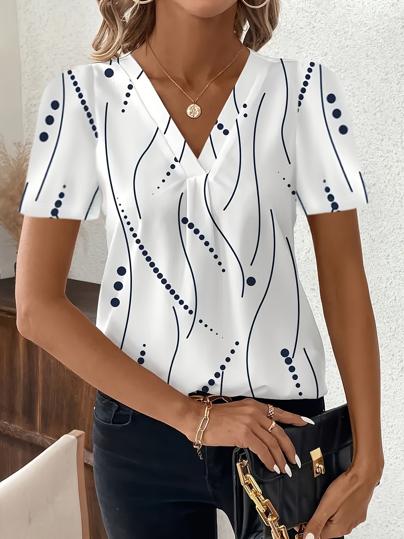 Geometric Flower Pattern Chest Pleats and V-Neck Short Sleeves Shirt