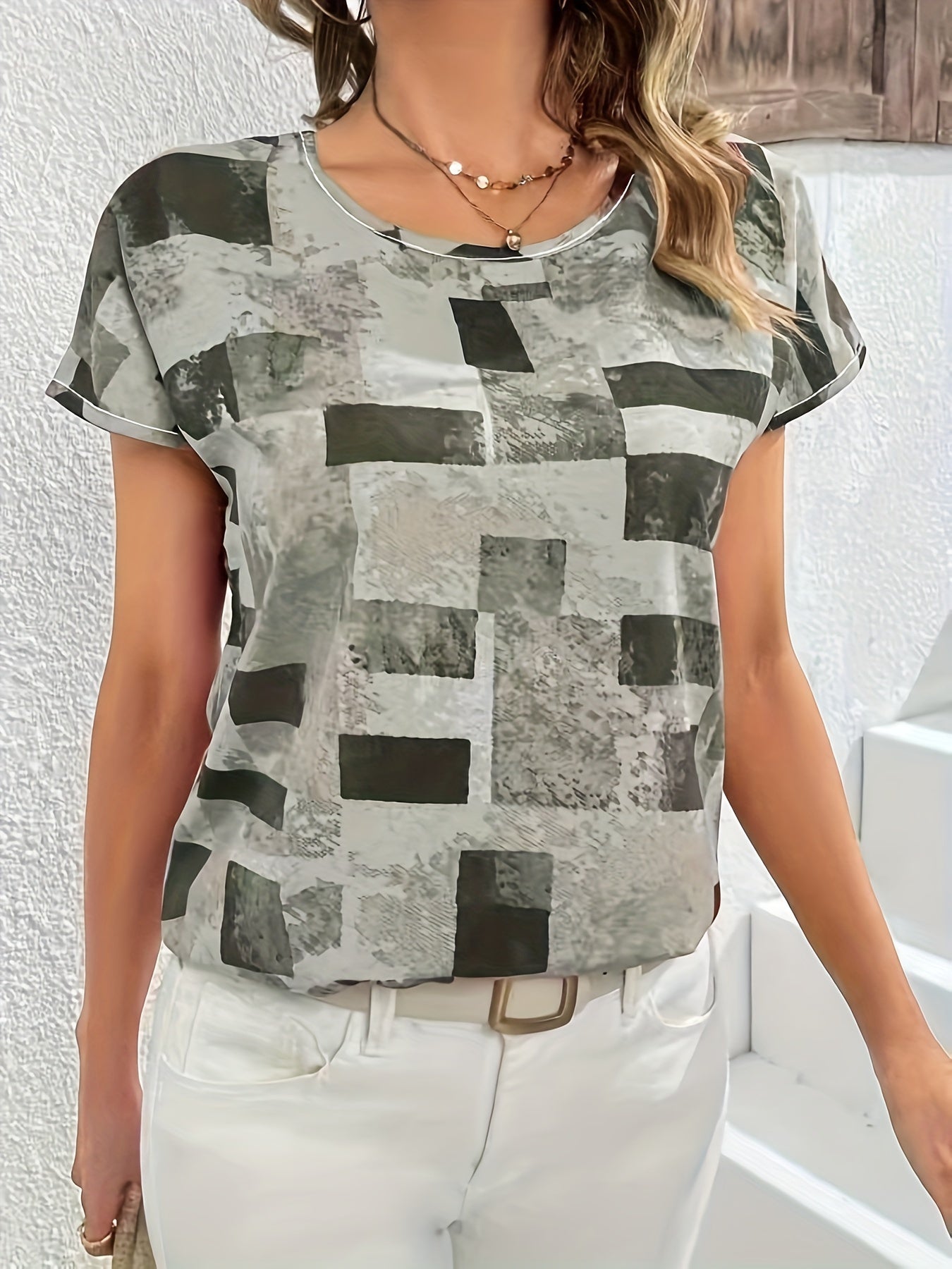 Stylish Geometric Print Blouse - Comfortable Crew Neck Short Sleeve Top