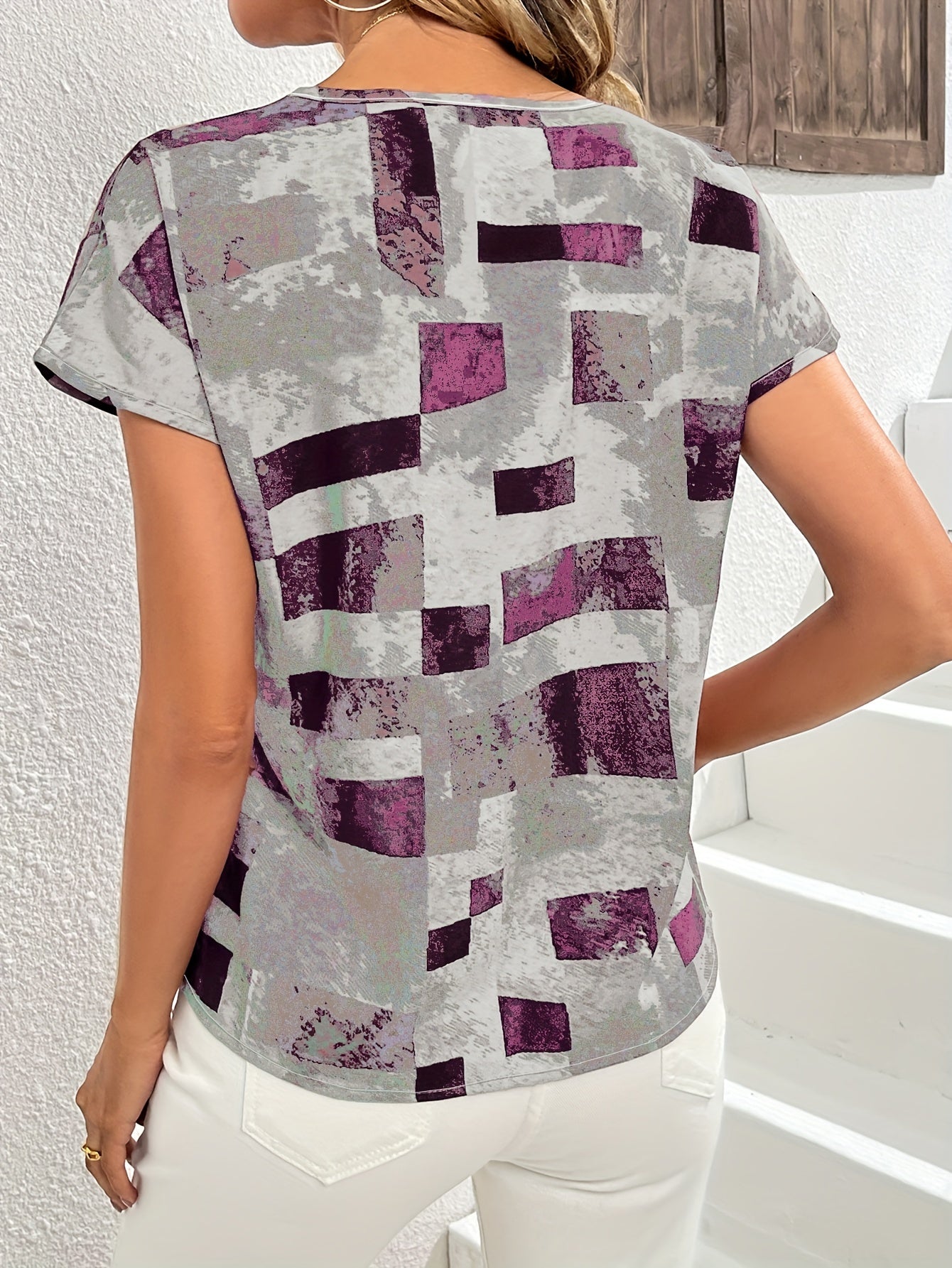 Stylish Geometric Print Blouse - Comfortable Crew Neck Short Sleeve Top