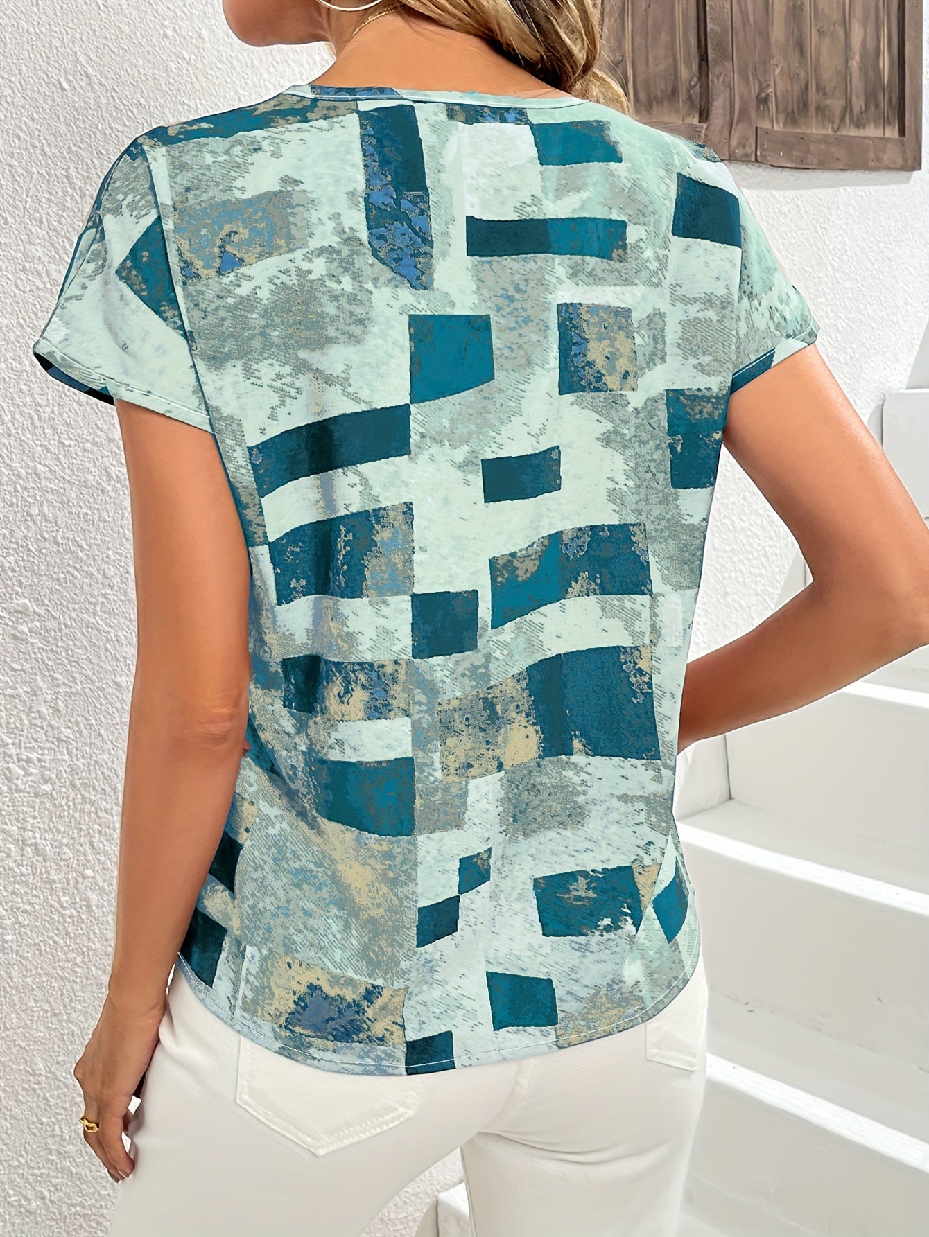 Stylish Geometric Print Blouse - Comfortable Crew Neck Short Sleeve Top