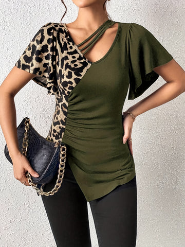 Women's Leopard Print Ruched Slit Hem T-Shirt - Casual Short Sleeve Top