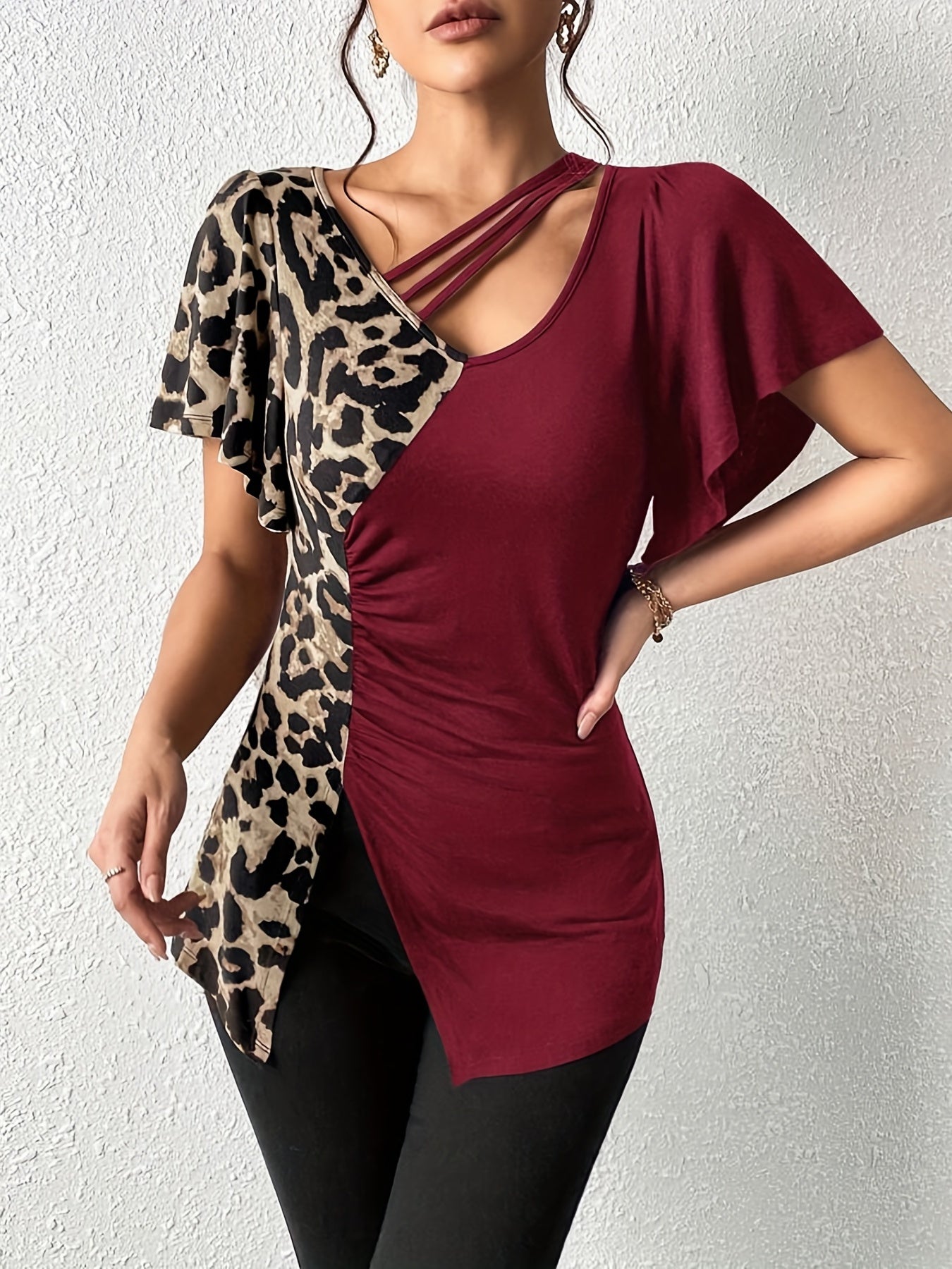 Women's Leopard Print Ruched Slit Hem T-Shirt - Casual Short Sleeve Top